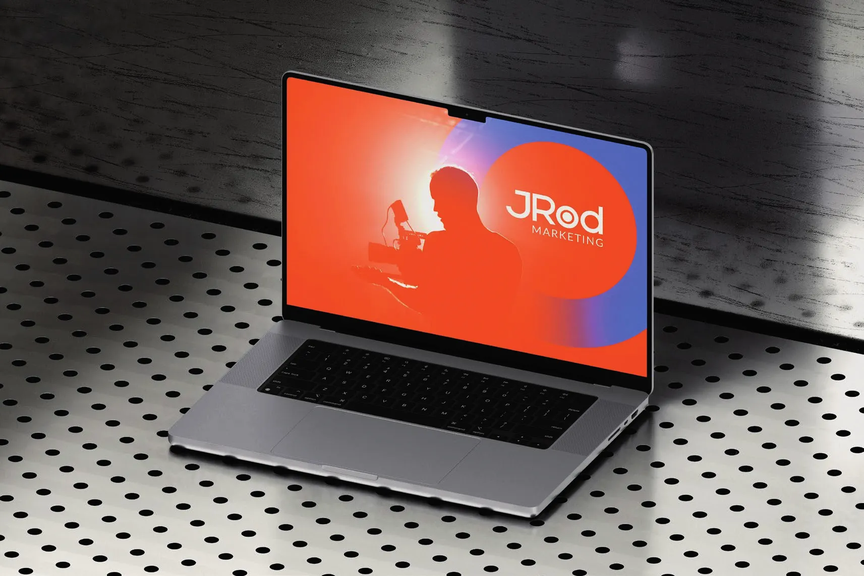 Identidad digital de JRod Marketing en pantalla